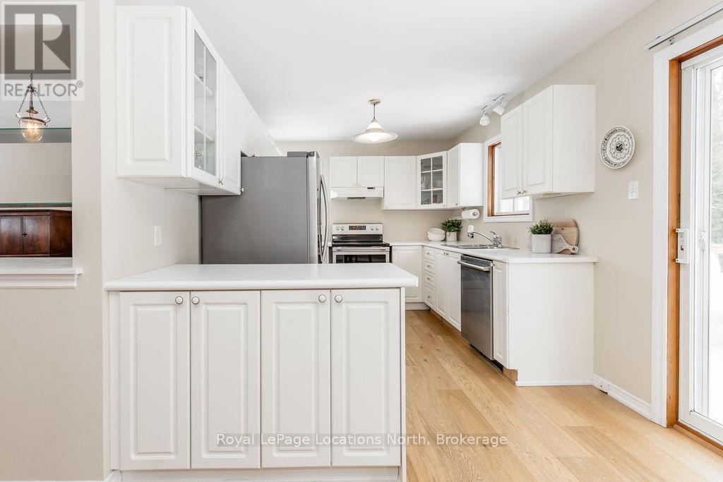 40 Fairway Crescent, Wasaga Beach, Ontario  L9Z 1B8 - Photo 11 - S13223246