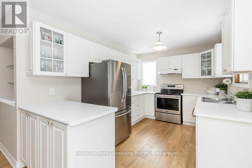 40 Fairway Crescent, Wasaga Beach, Ontario  L9Z 1B8 - Photo 12 - S13223246