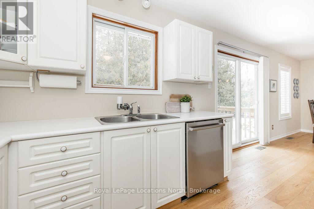 40 Fairway Crescent, Wasaga Beach, Ontario  L9Z 1B8 - Photo 14 - S13223246