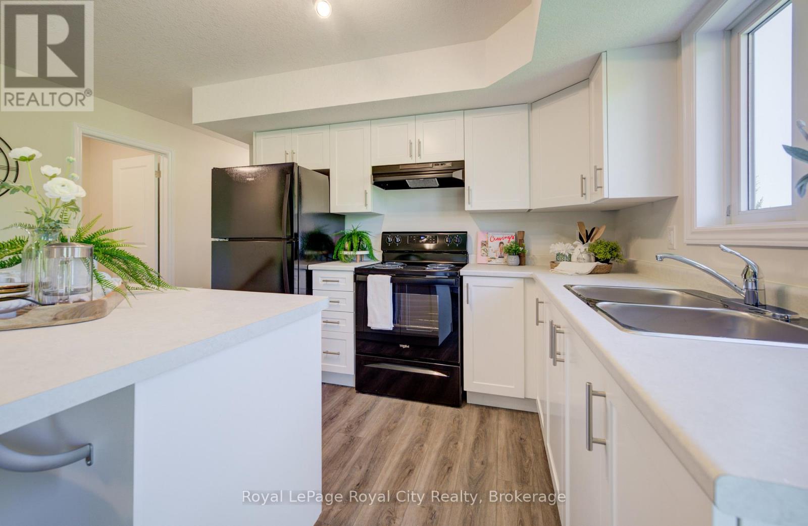 9 - 465 Garafraxa Street W, Centre Wellington, Ontario  N1M 0L6 - Photo 4 - X13223742