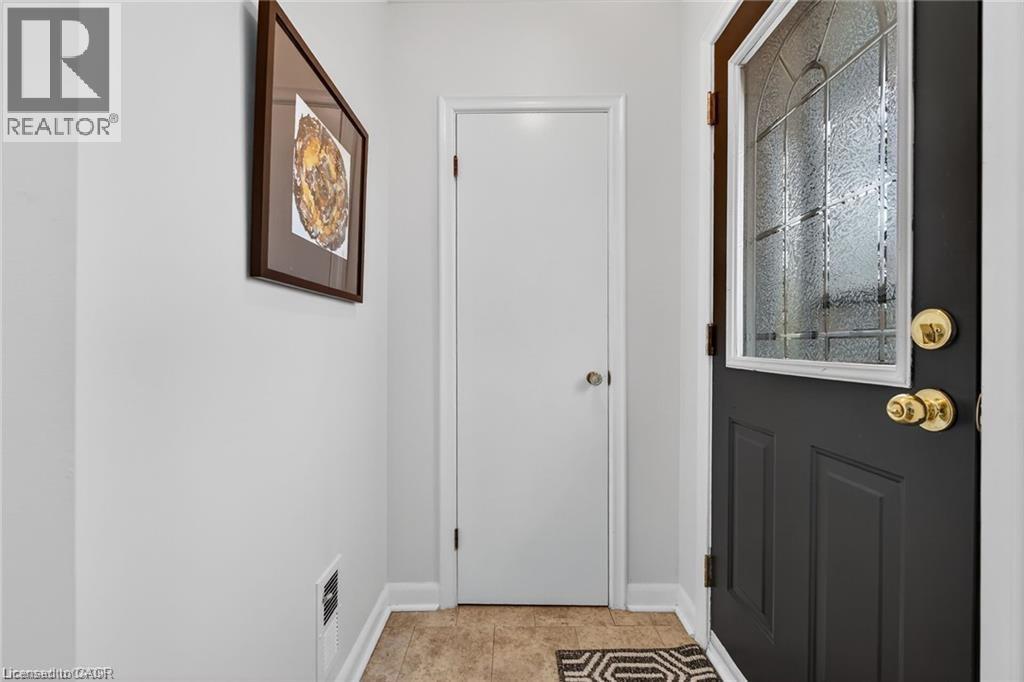 7 Coral Drive, St. Catharines, Ontario  L2N 3R4 - Photo 4 - 40835527