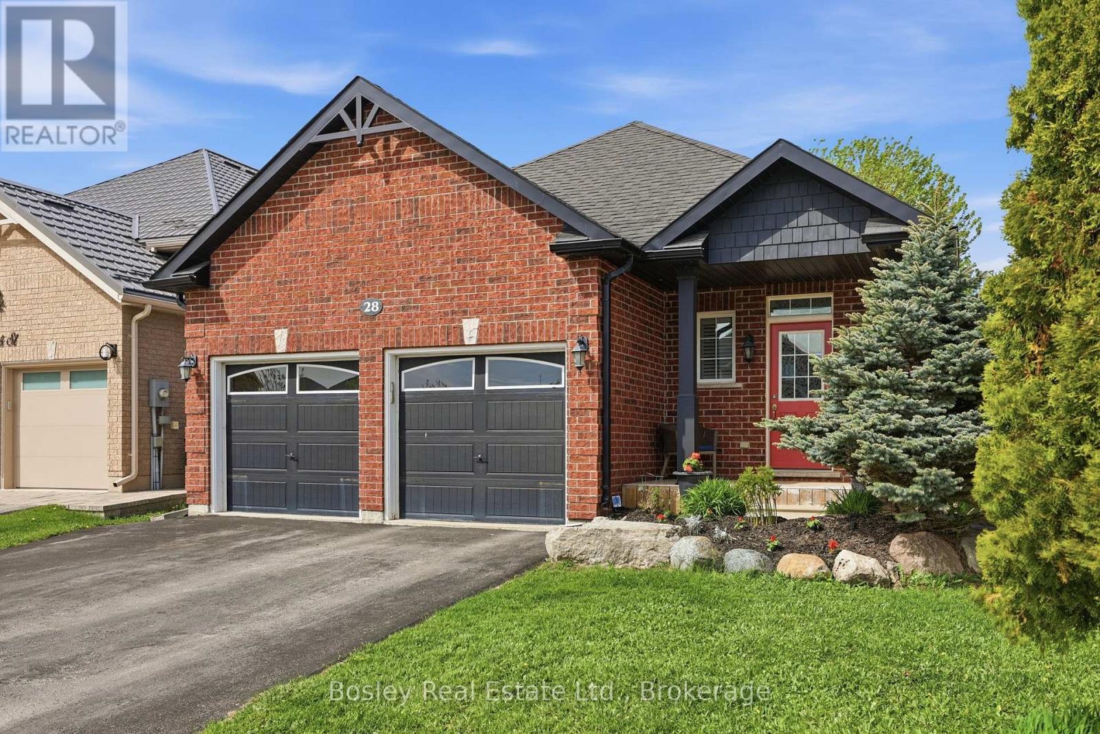 28 Clark Street, Collingwood, Ontario  L9Y 0H9 - Photo 2 - S13225264