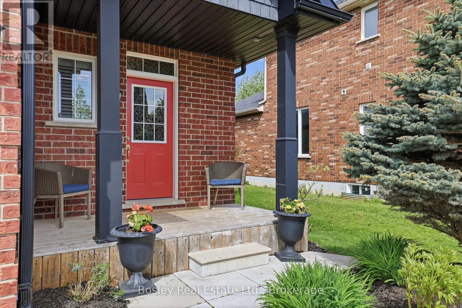 28 Clark Street, Collingwood, Ontario  L9Y 0H9 - Photo 3 - S13225264