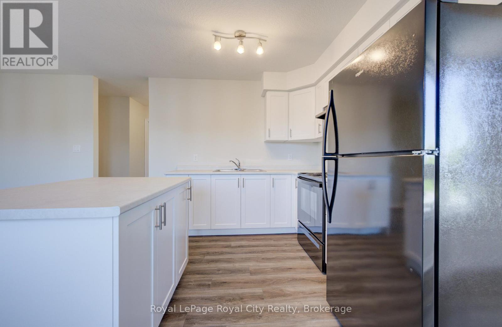 7 - 465 Garafraxa Street W, Centre Wellington, Ontario  N1M 0L6 - Photo 3 - X13226086