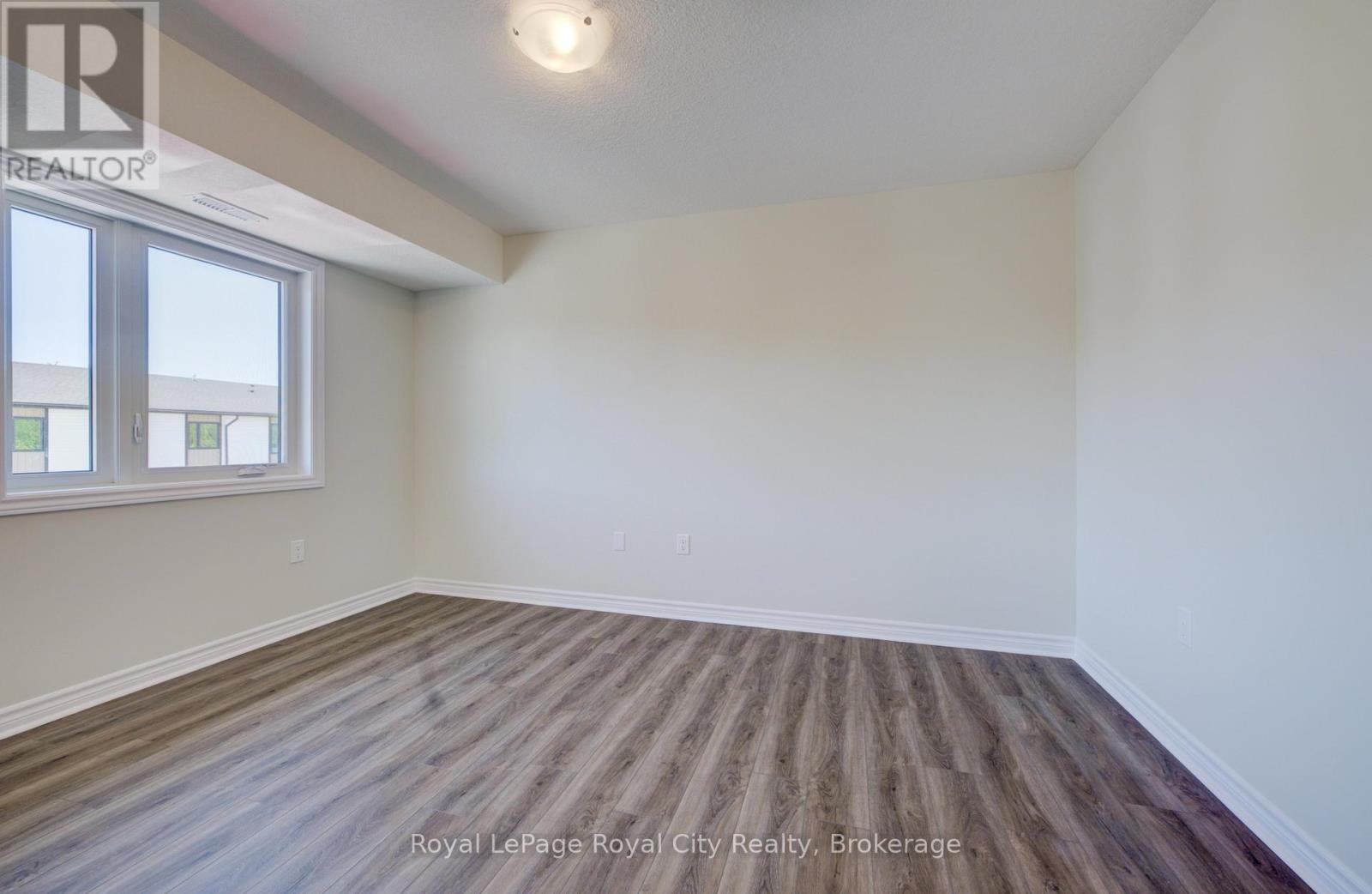 7 - 465 Garafraxa Street W, Centre Wellington, Ontario  N1M 0L6 - Photo 5 - X13226086