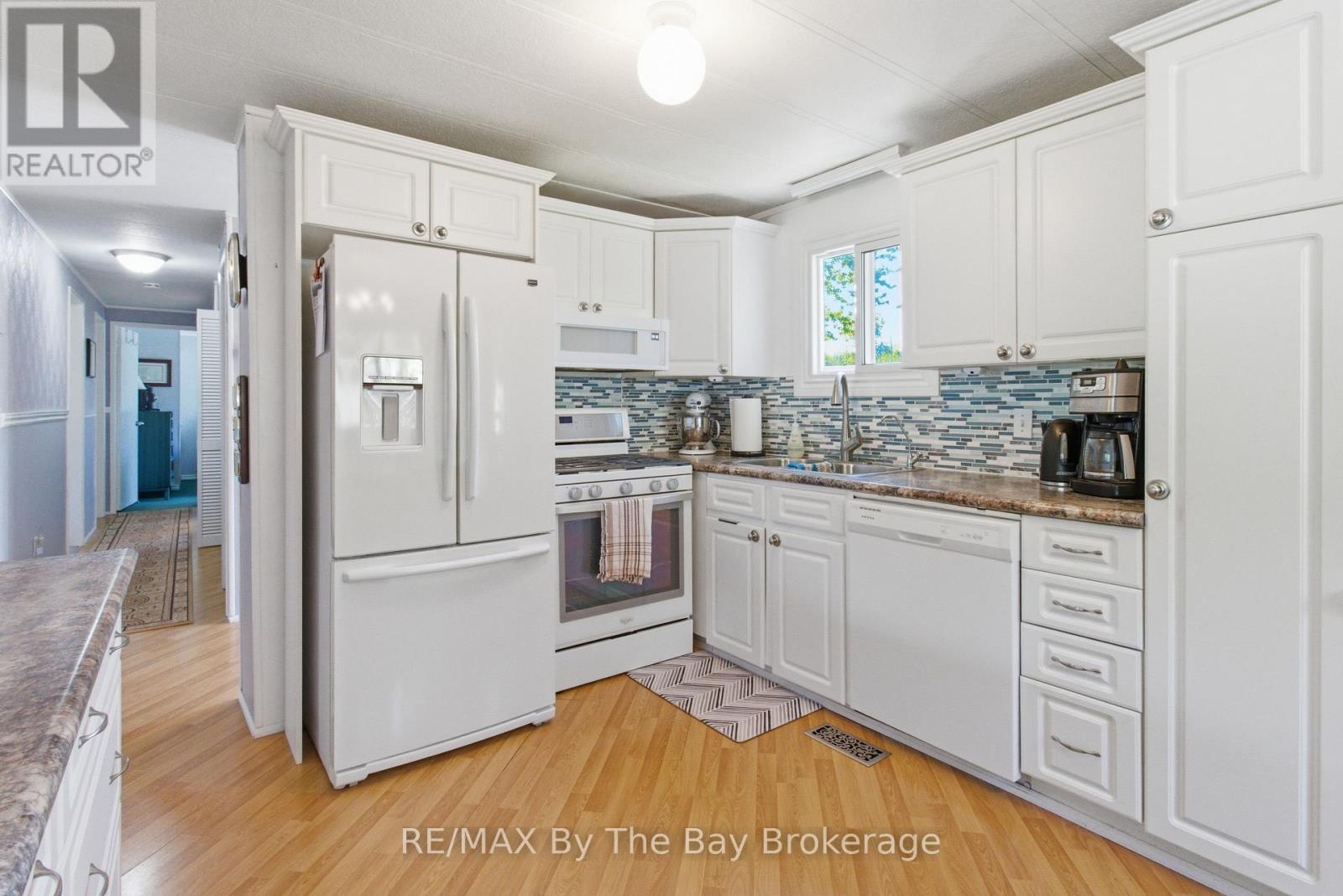 3 Golf Avenue, Wasaga Beach, Ontario  L9Z 1K2 - Photo 14 - S13226438