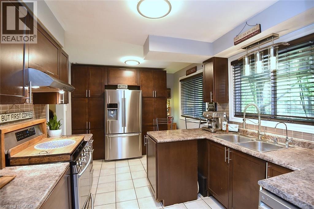 18 Dennis Avenue, Waterdown, Ontario  L9H 7G2 - Photo 5 - 40834320