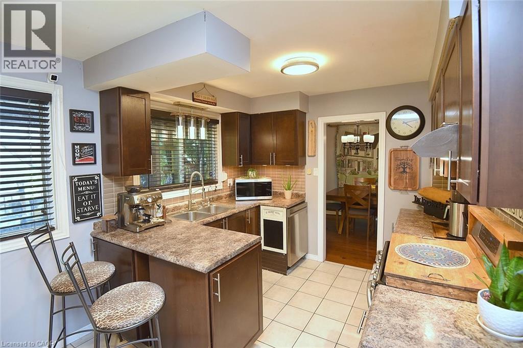 18 Dennis Avenue, Waterdown, Ontario  L9H 7G2 - Photo 6 - 40834320
