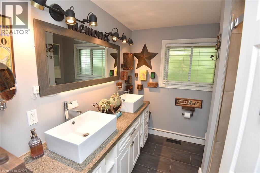 18 Dennis Avenue, Waterdown, Ontario  L9H 7G2 - Photo 7 - 40834320