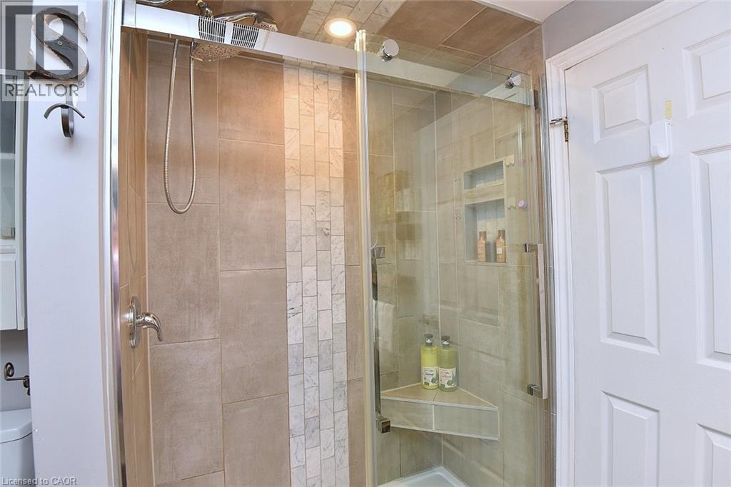 18 Dennis Avenue, Waterdown, Ontario  L9H 7G2 - Photo 8 - 40834320