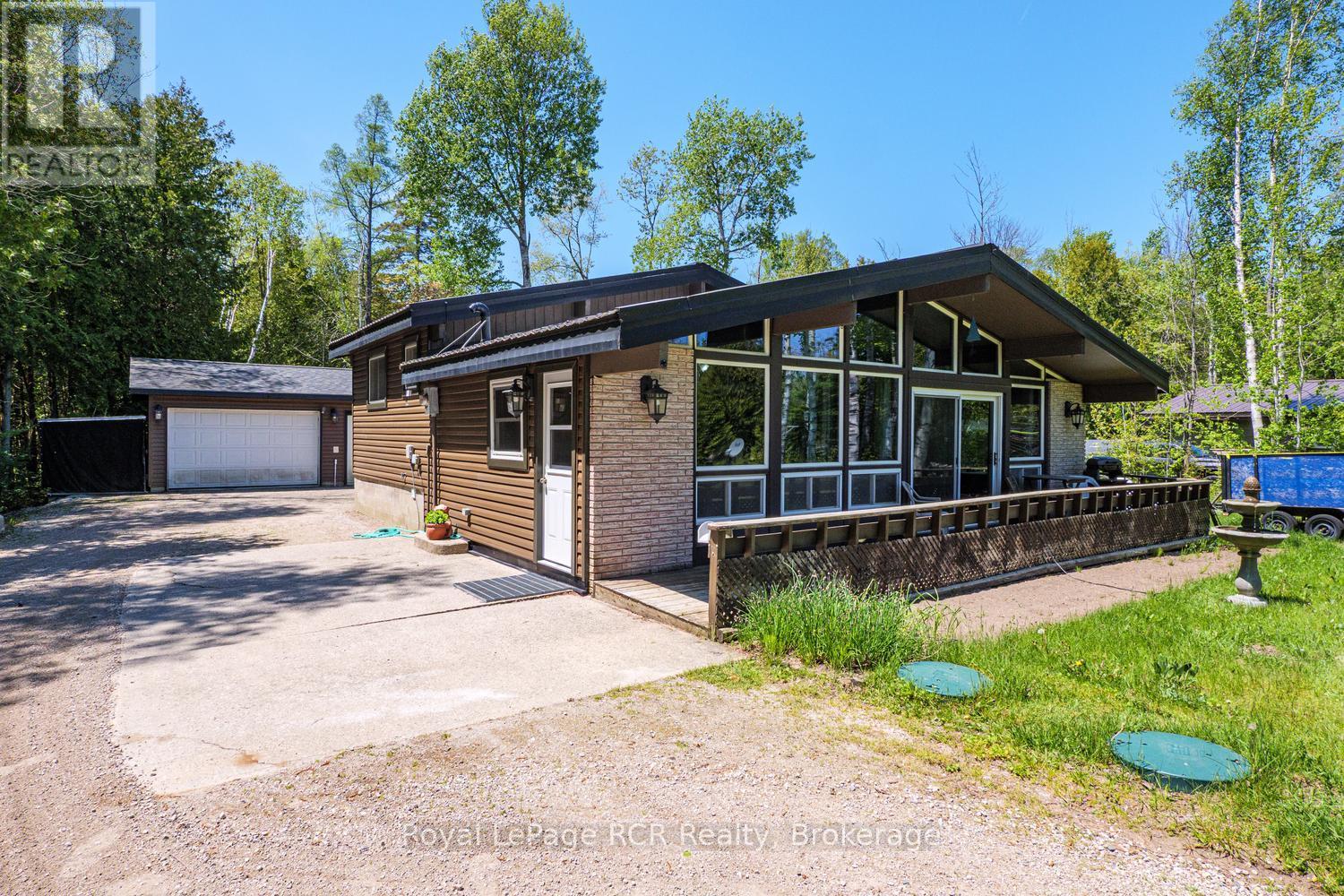 296 Bryant Street, South Bruce Peninsula, Ontario  N0H 2T0 - Photo 3 - X13228236