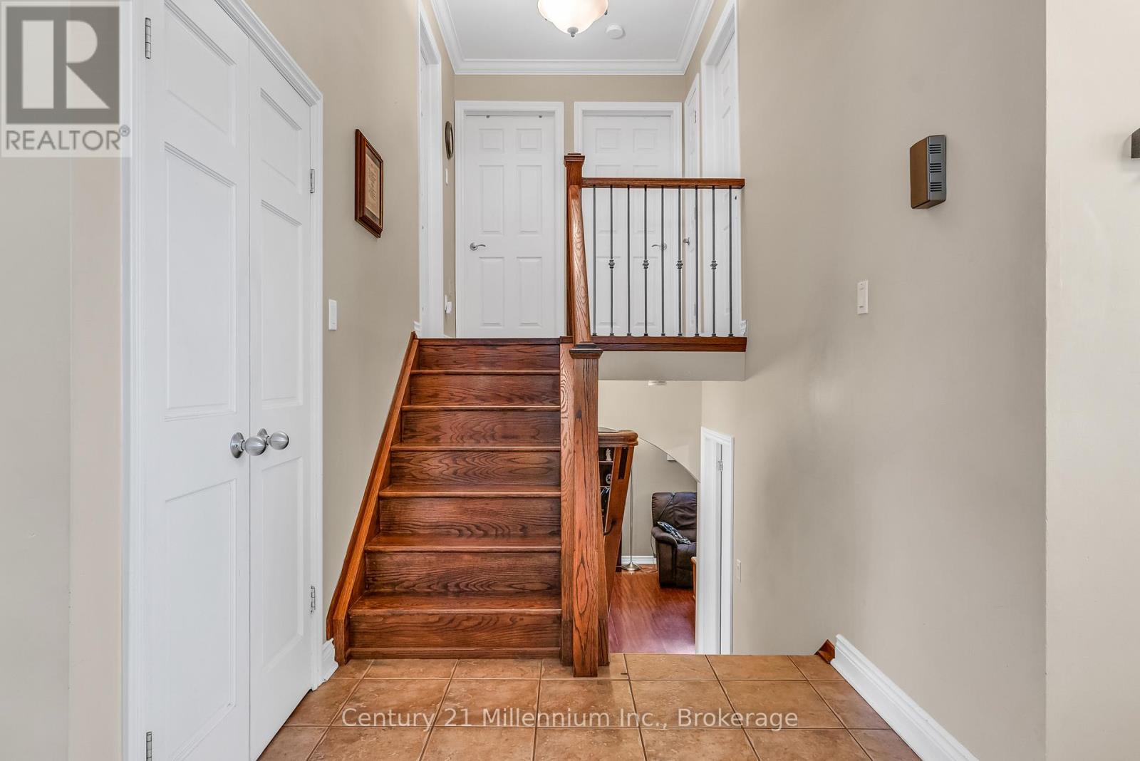 Drive - 43 Stoddart Drive, Aurora, Ontario  L4G 2G2 - Photo 17 - N13228698