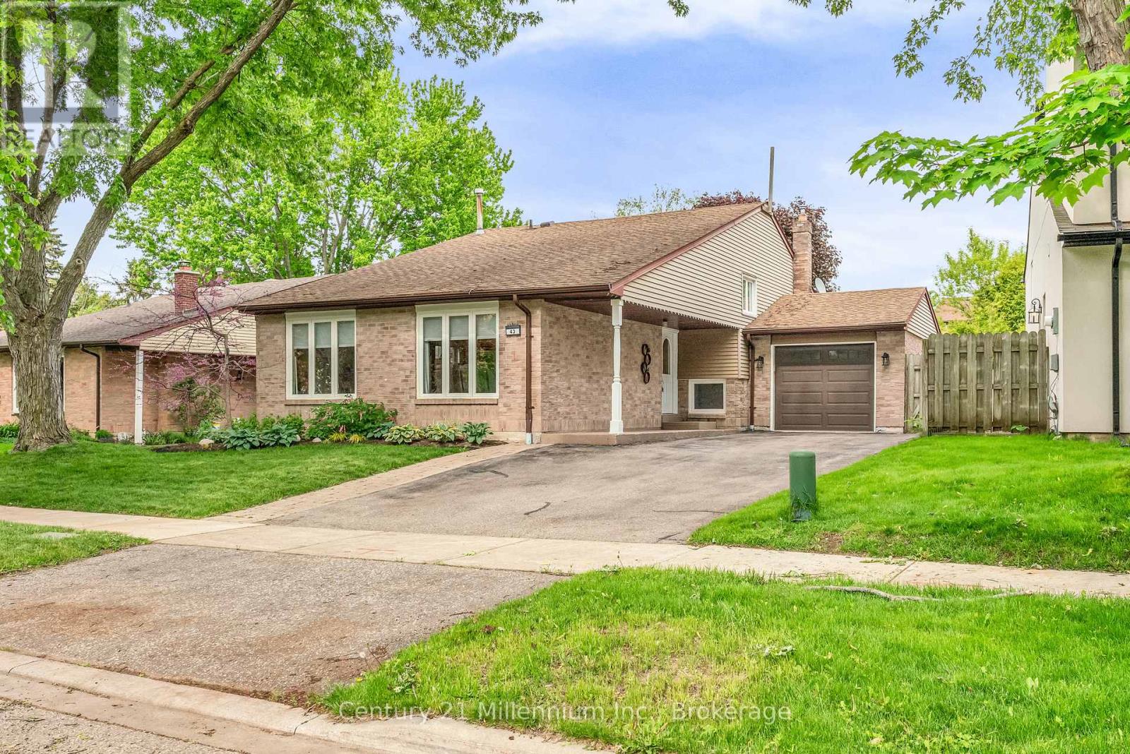 Drive - 43 Stoddart Drive, Aurora, Ontario  L4G 2G2 - Photo 2 - N13228698