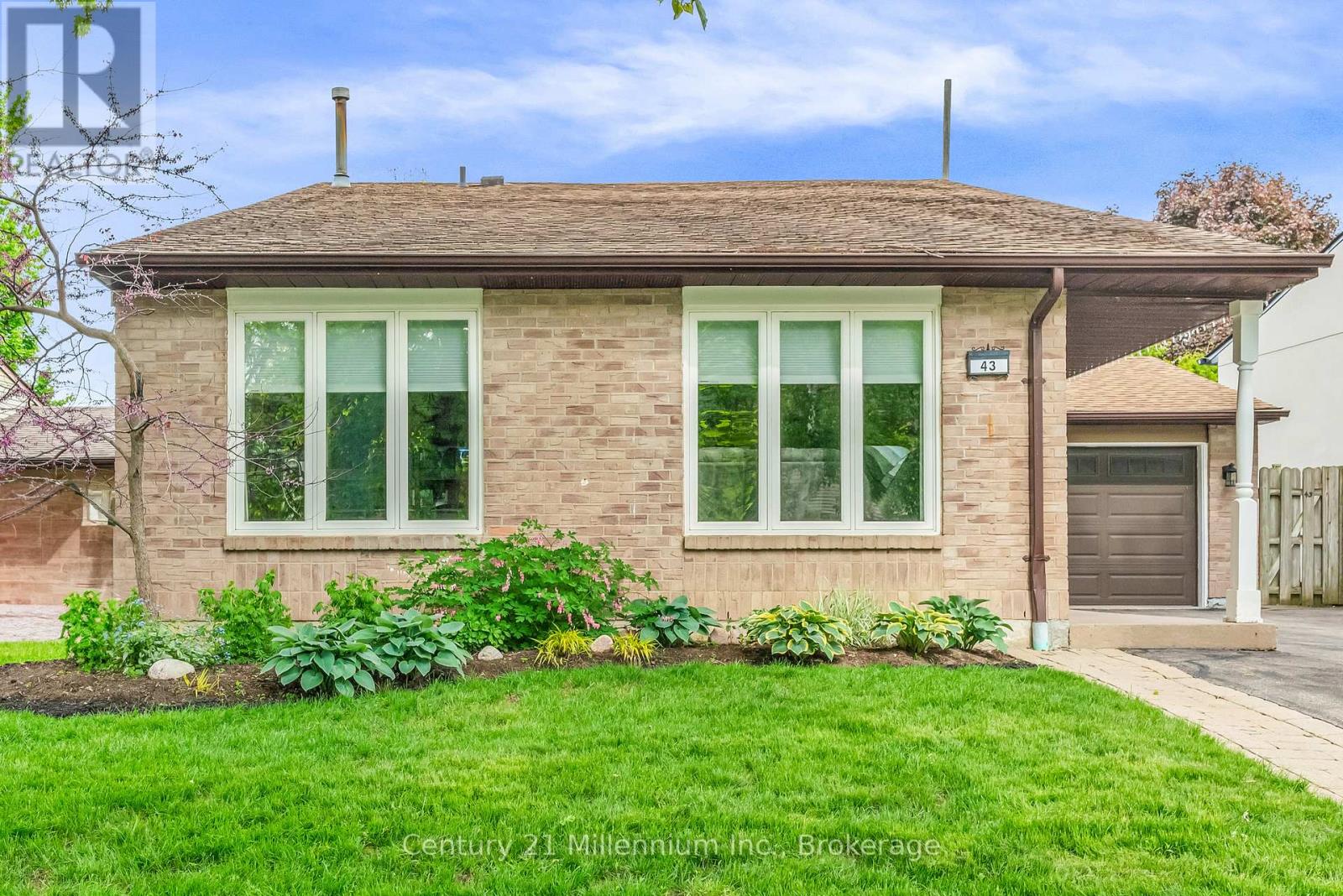 Drive - 43 Stoddart Drive, Aurora, Ontario  L4G 2G2 - Photo 4 - N13228698