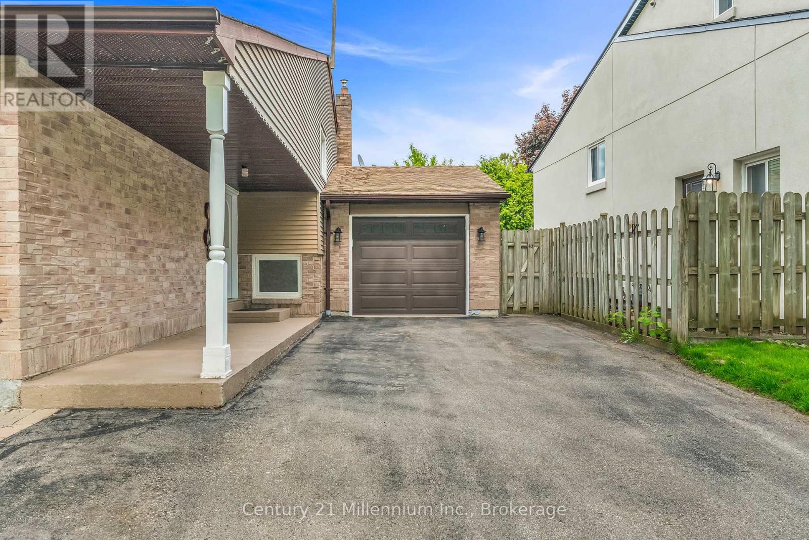 Drive - 43 Stoddart Drive, Aurora, Ontario  L4G 2G2 - Photo 5 - N13228698
