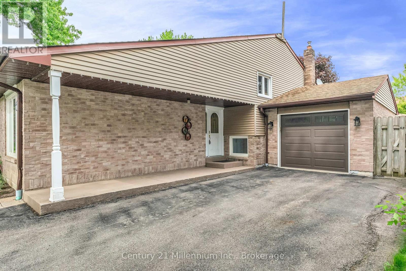 Drive - 43 Stoddart Drive, Aurora, Ontario  L4G 2G2 - Photo 6 - N13228698