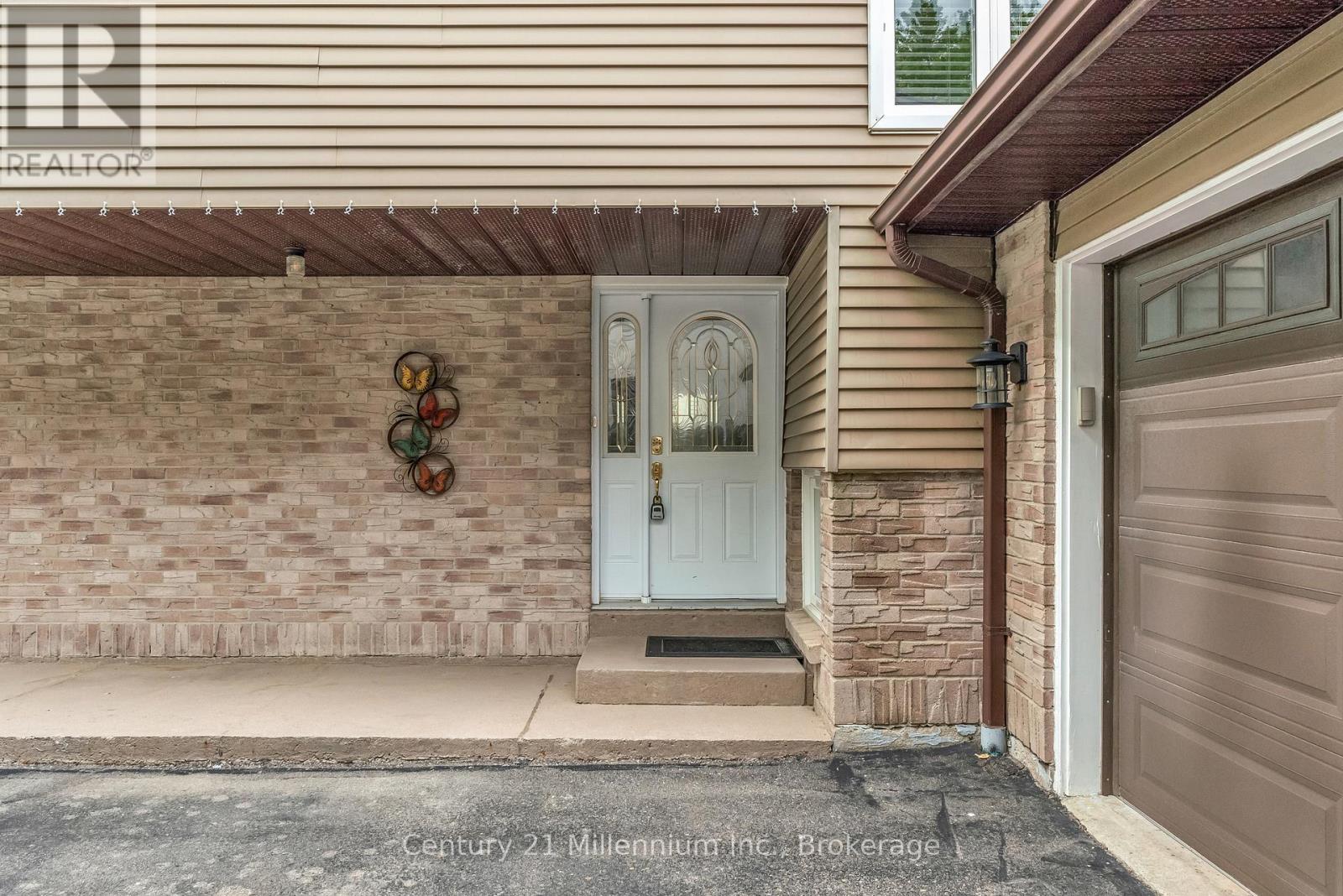 Drive - 43 Stoddart Drive, Aurora, Ontario  L4G 2G2 - Photo 7 - N13228698