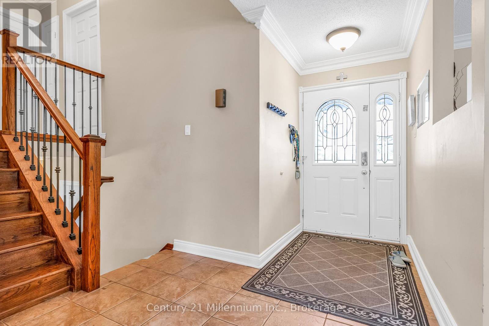 Drive - 43 Stoddart Drive, Aurora, Ontario  L4G 2G2 - Photo 8 - N13228698