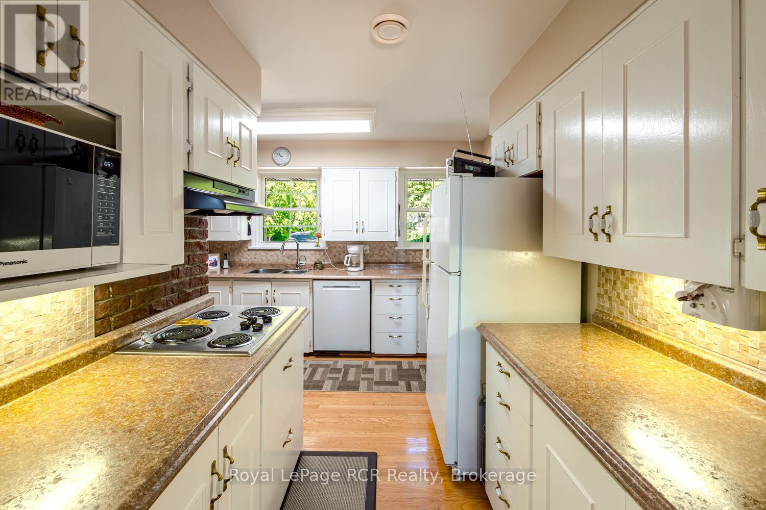 405 Balmy Beach Road, Georgian Bluffs, Ontario  N4K 5N4 - Photo 13 - X13228646