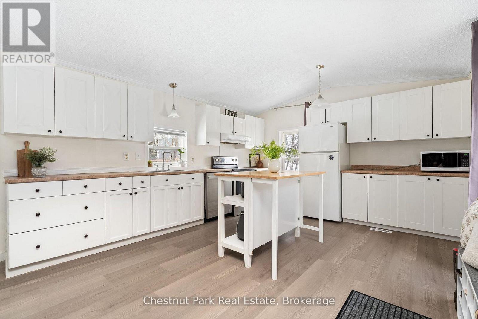 21 Mount Vernon Trail, Huntsville, Ontario  P1H 1E3 - Photo 4 - X13228996