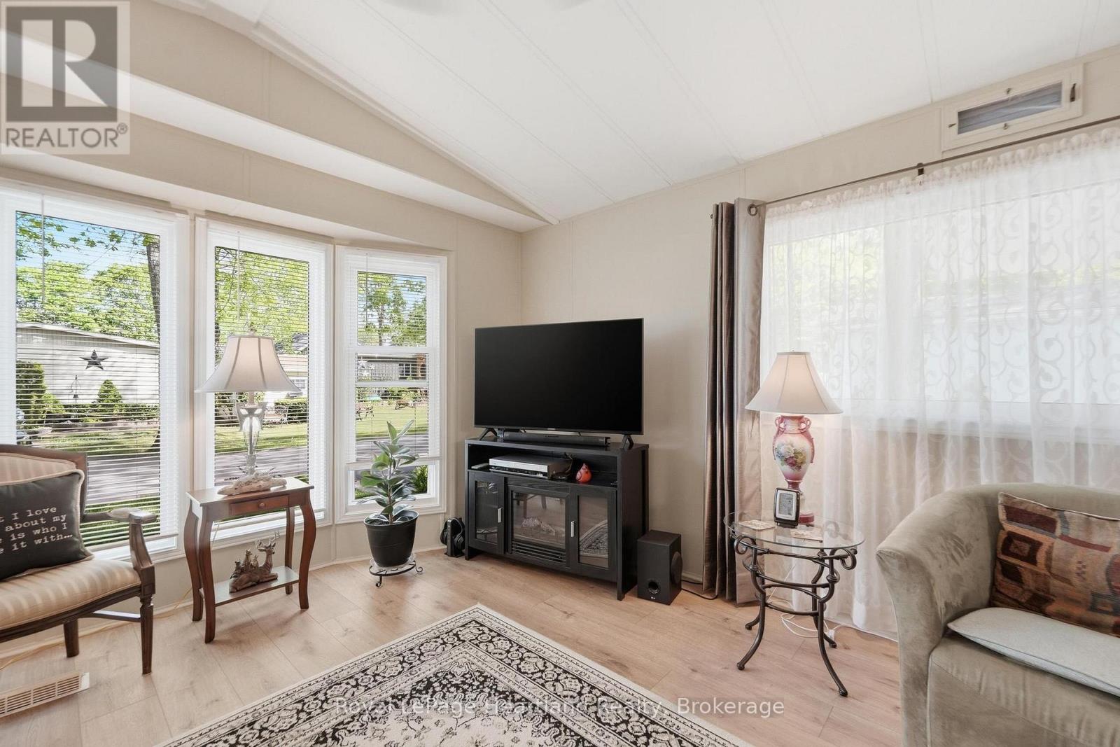 11 Sioux Lane, Ashfield-Colborne-Wawanosh, Ontario  N7A 3Y2 - Photo 10 - X13229932