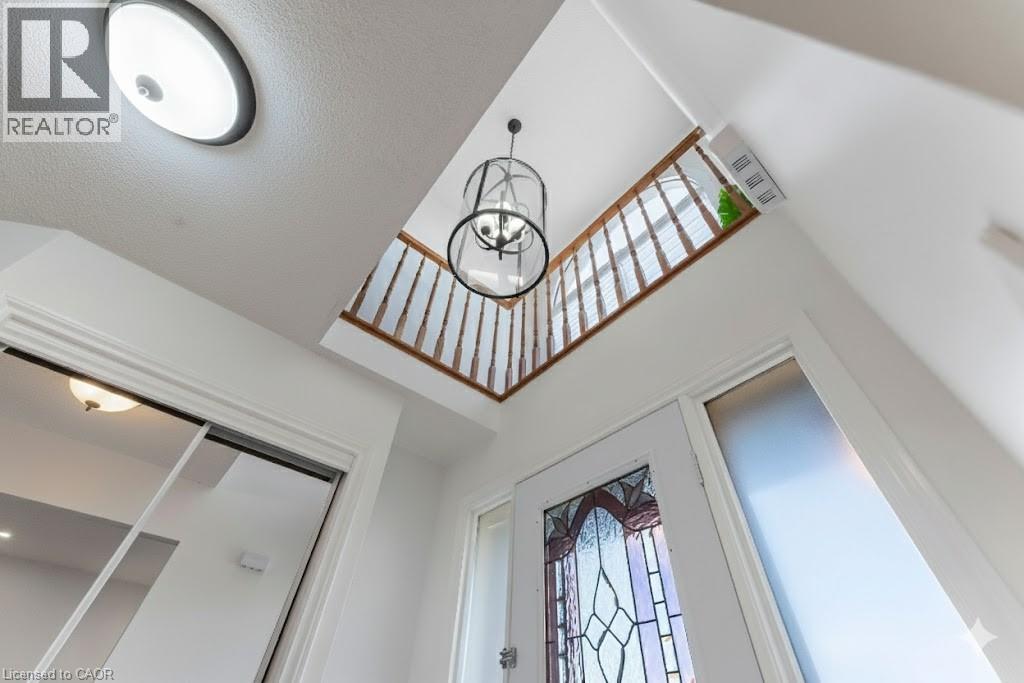 113 Greenshire Drive, Hamilton, Ontario  L9C 7G5 - Photo 3 - 40836123