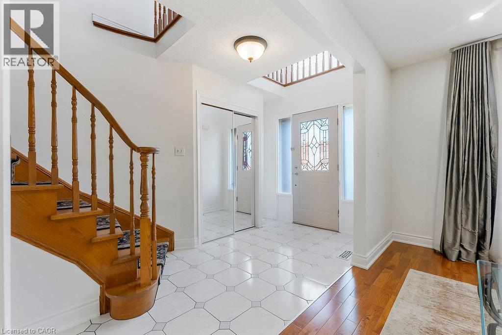 113 Greenshire Drive, Hamilton, Ontario  L9C 7G5 - Photo 4 - 40836123