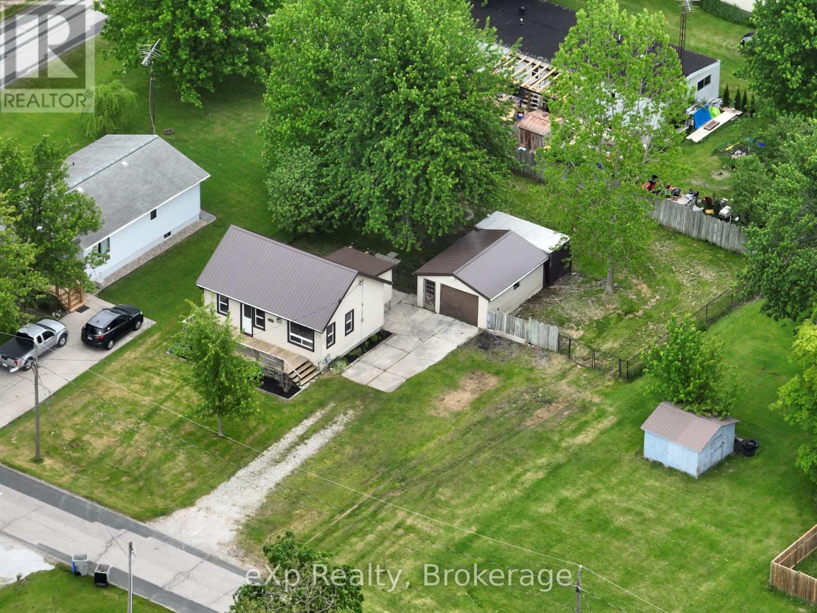 2608 Sheriff Street, Oil Springs, Ontario  N0N 1P0 - Photo 2 - X13231376