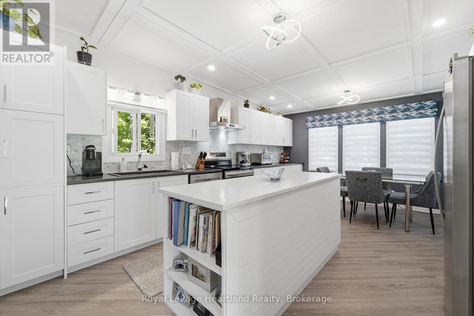 205 Chestnut Drive, Central Huron, Ontario  N0M 1G0 - Photo 2 - X13231776