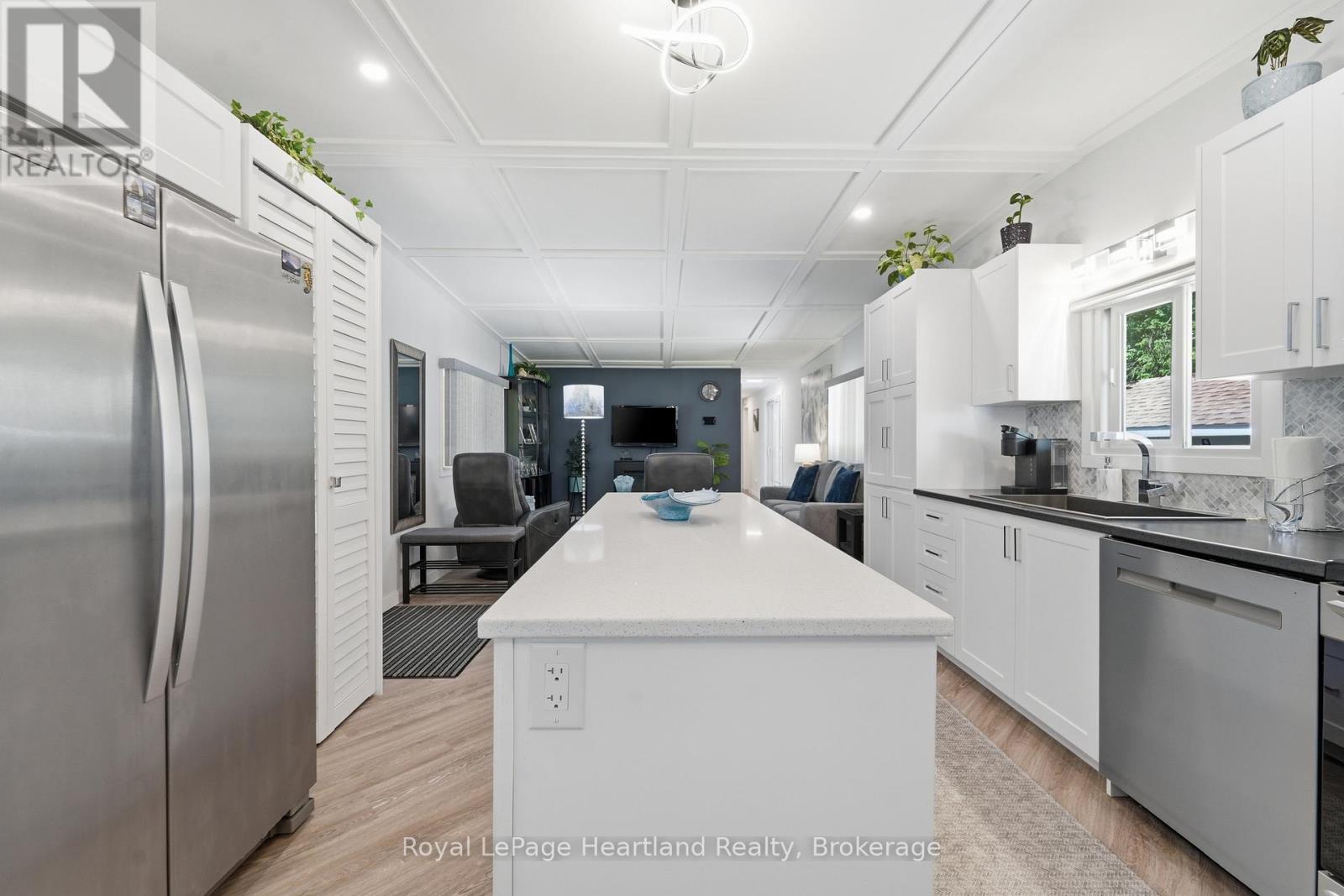 205 Chestnut Drive, Central Huron, Ontario  N0M 1G0 - Photo 5 - X13231776