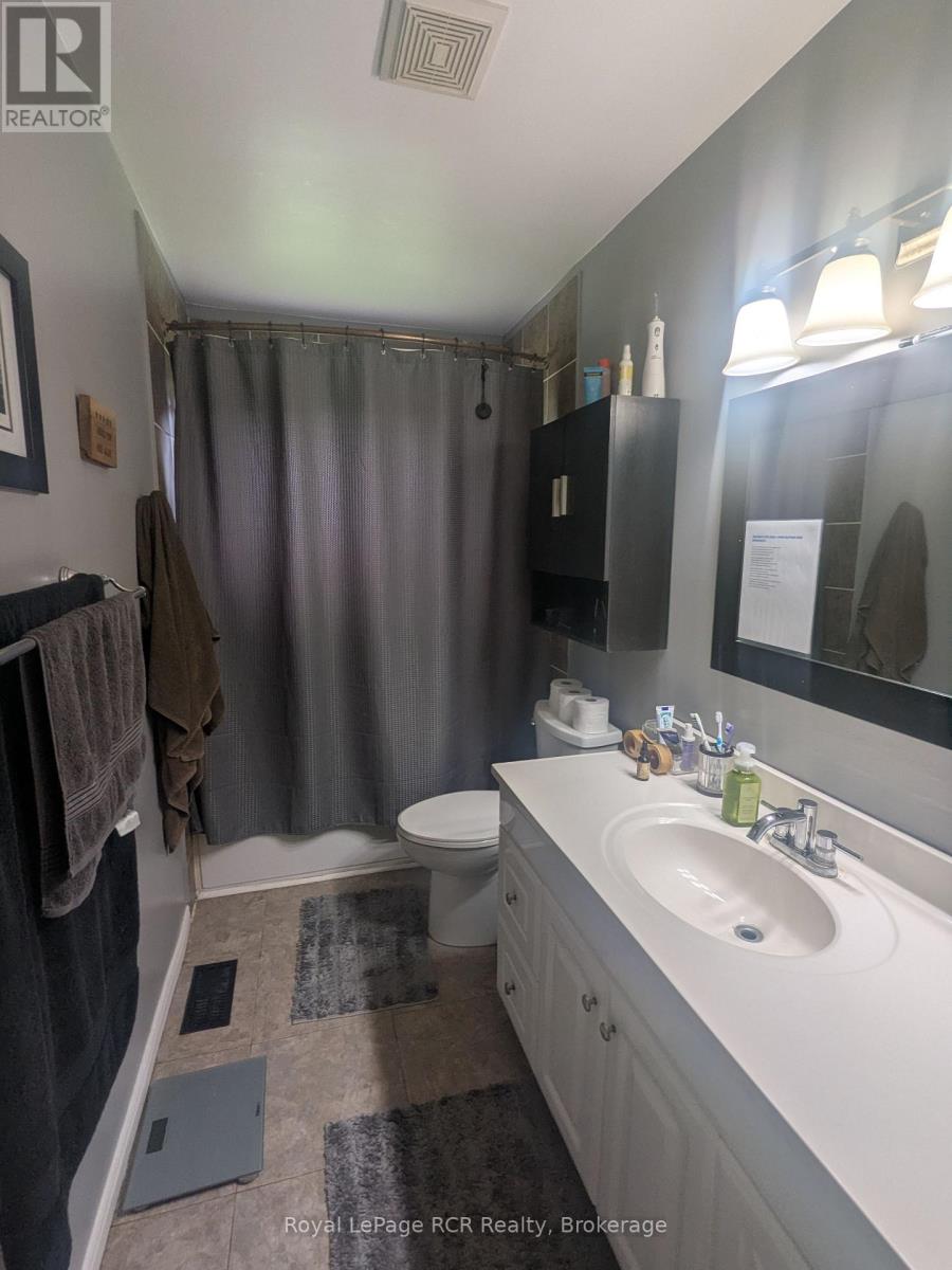 551 15th Avenue, Hanover, Ontario  N4N 3J2 - Photo 14 - X13232238