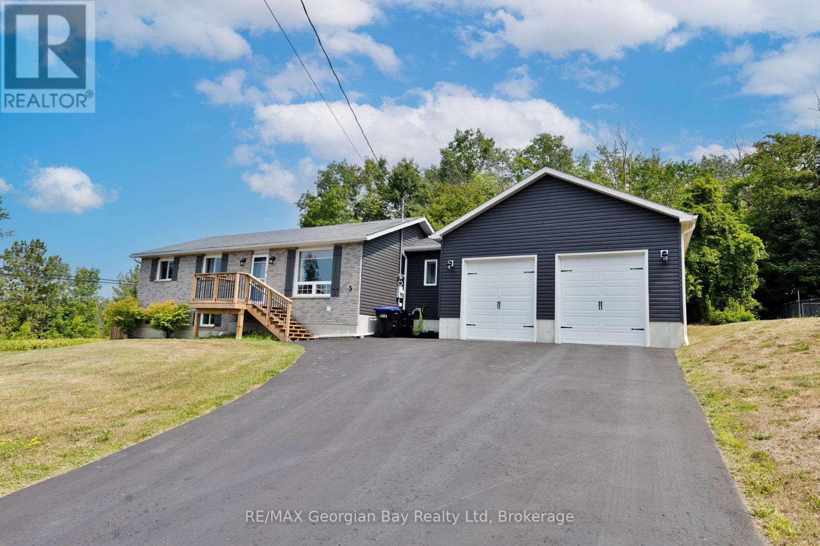 5 Easton Avenue, Tay, Ontario  L0K 1R0 - Photo 2 - S13233020