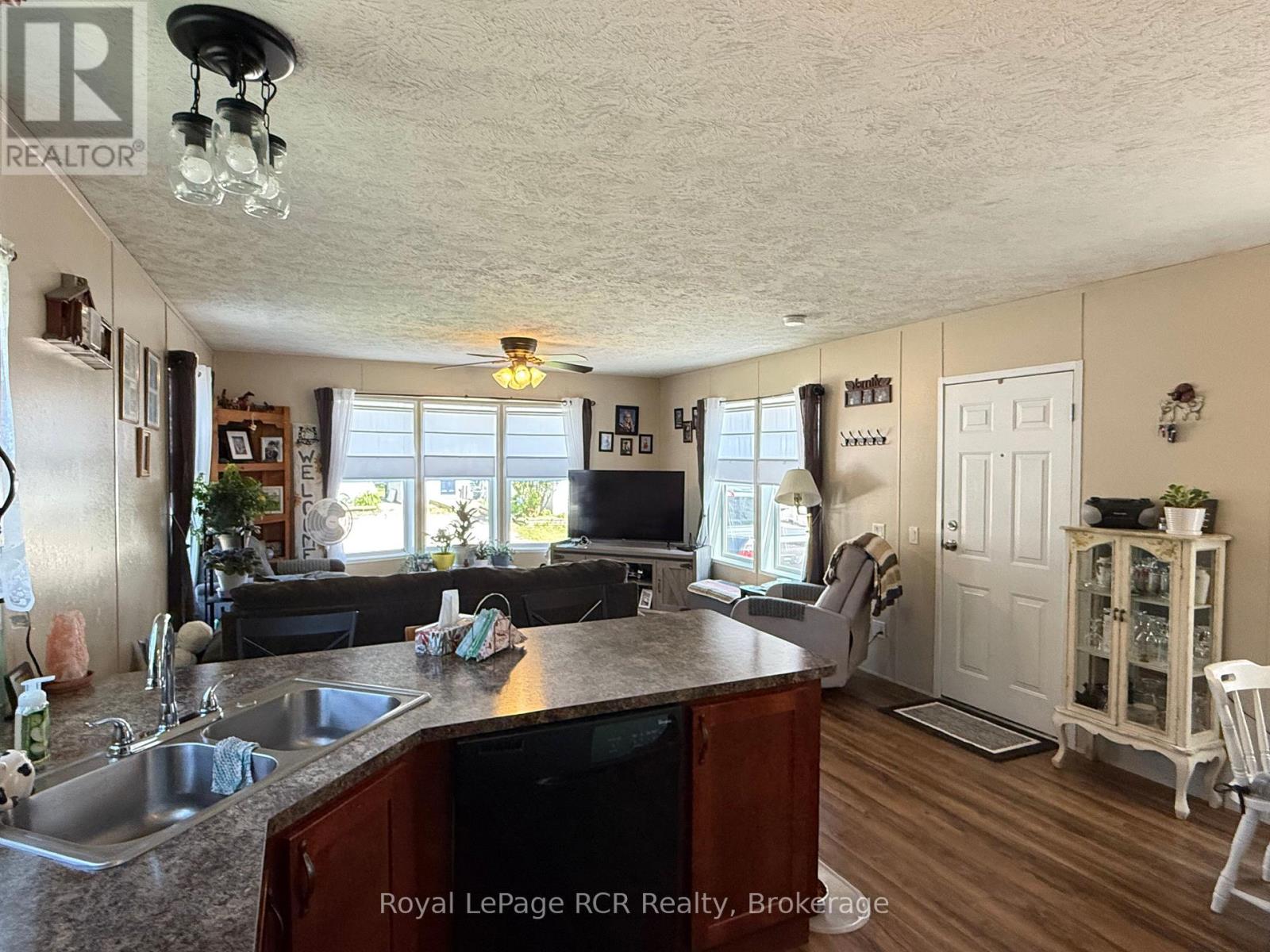120 Sussex Square, Georgian Bluffs, Ontario  N4K 5N5 - Photo 4 - X13233402
