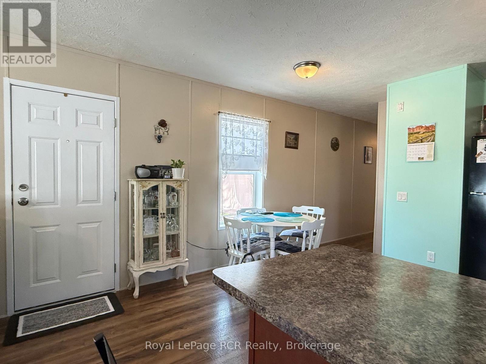 120 Sussex Square, Georgian Bluffs, Ontario  N4K 5N5 - Photo 5 - X13233402