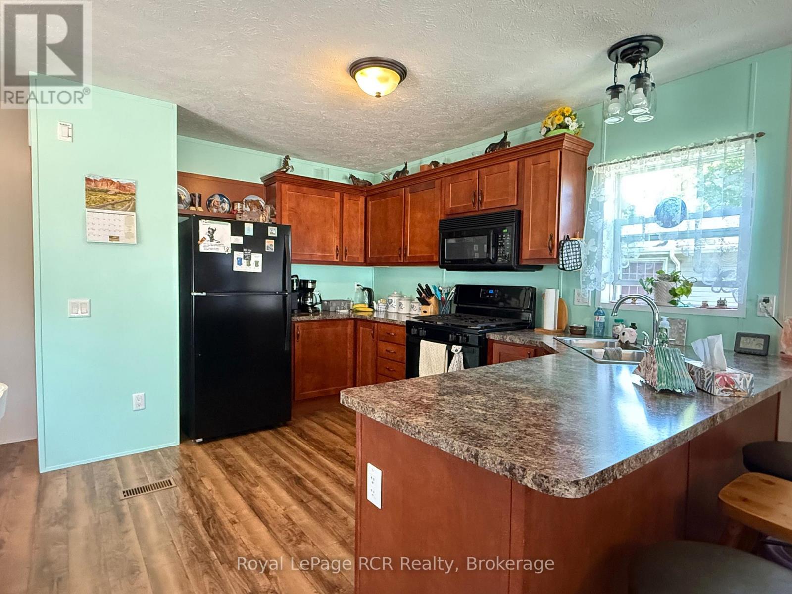 120 Sussex Square, Georgian Bluffs, Ontario  N4K 5N5 - Photo 6 - X13233402