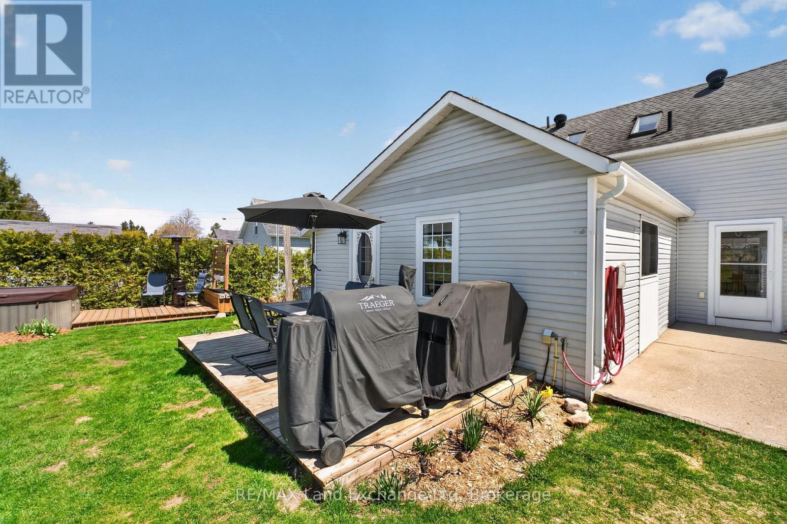 15 Whitechurch Street, Huron-Kinloss, Ontario  N0G 2W0 - Photo 38 - X13234276
