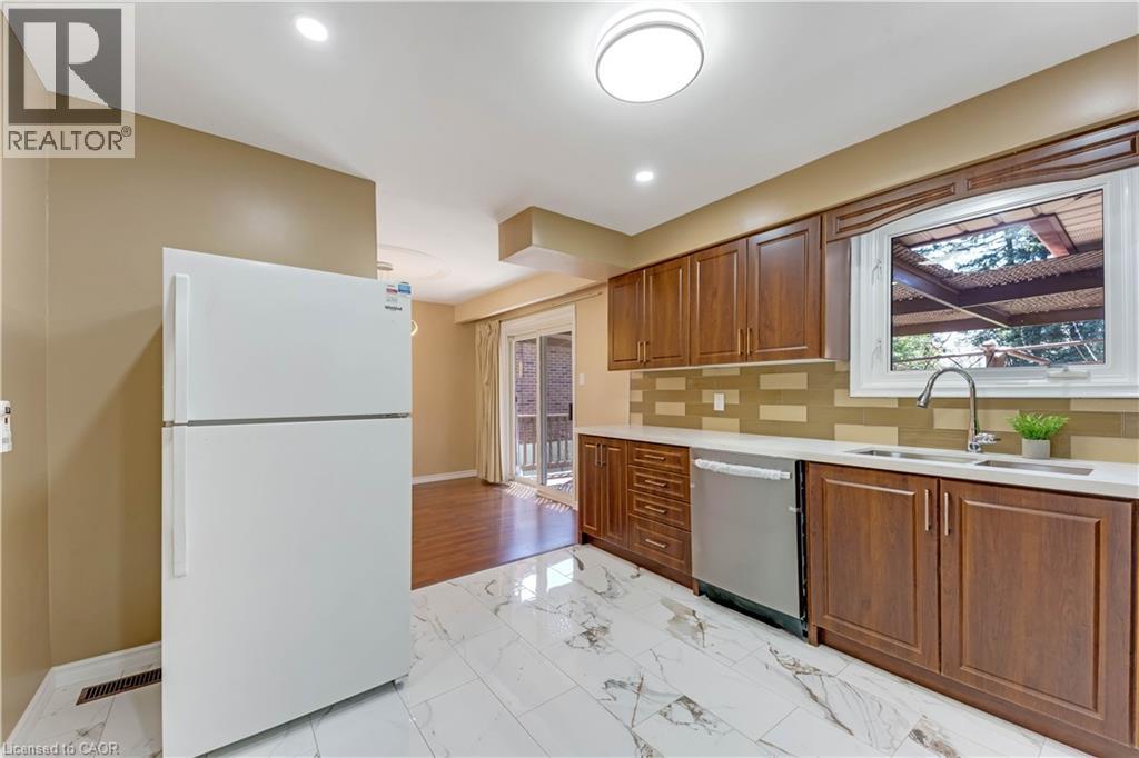 402 Lakeview Drive, Waterloo, Ontario  N2L 4Z6 - Photo 11 - 40835792