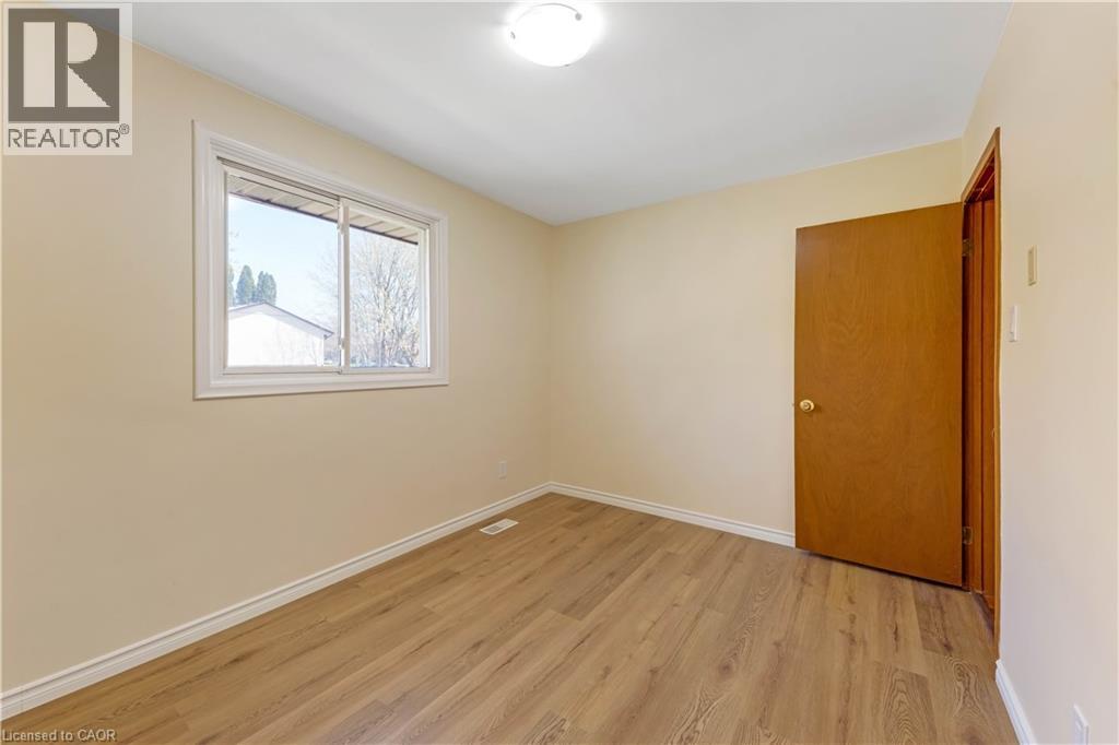 402 Lakeview Drive, Waterloo, Ontario  N2L 4Z6 - Photo 14 - 40835792