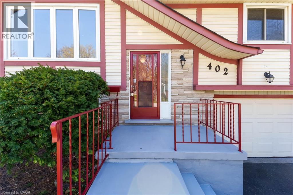 402 Lakeview Drive, Waterloo, Ontario  N2L 4Z6 - Photo 2 - 40835792