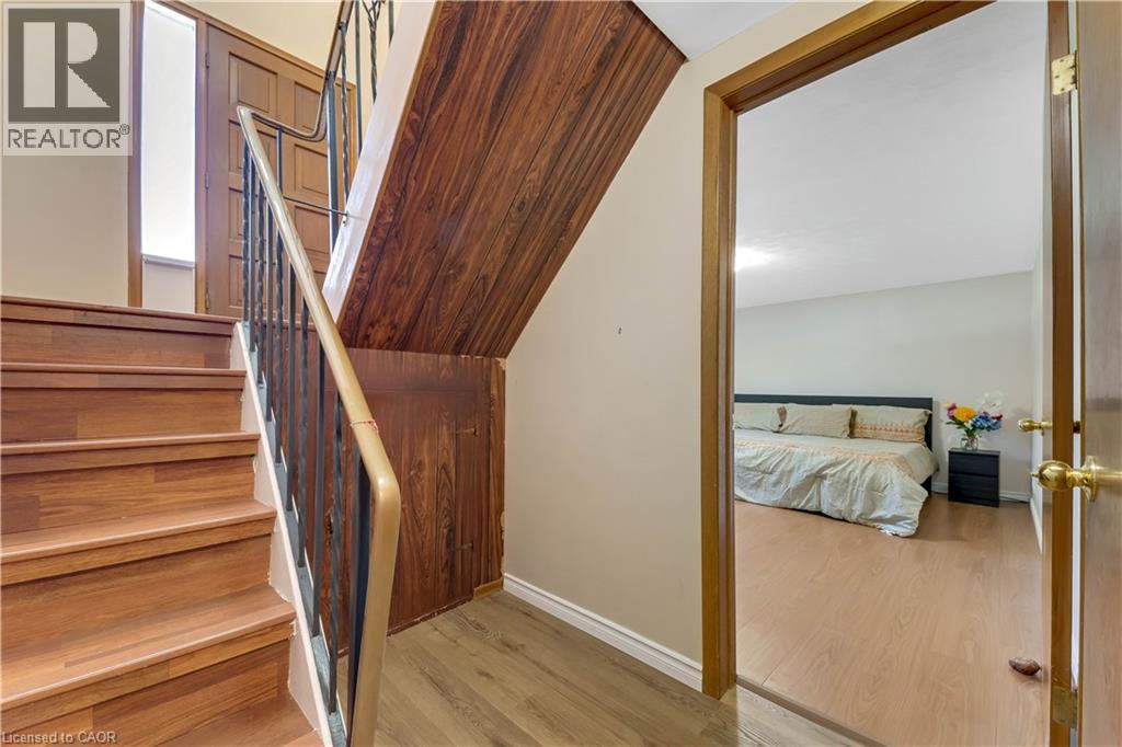 402 Lakeview Drive, Waterloo, Ontario  N2L 4Z6 - Photo 3 - 40835792