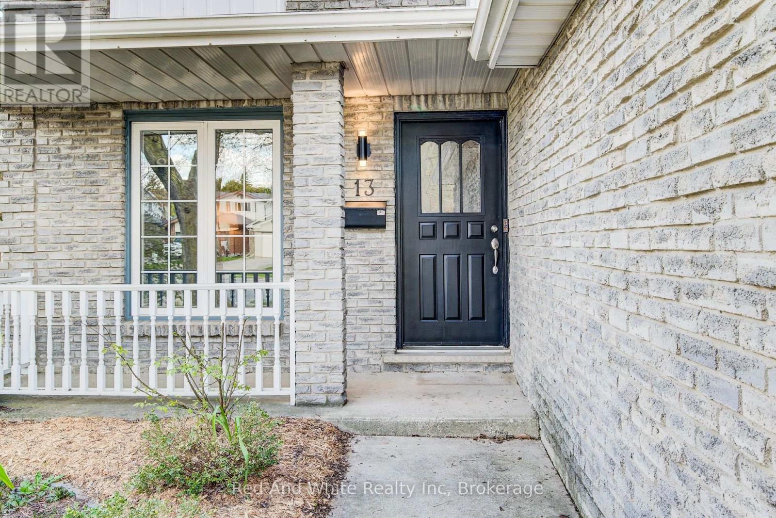 13 Gateview Drive, Waterloo, Ontario  N2T 1A3 - Photo 3 - X13237998