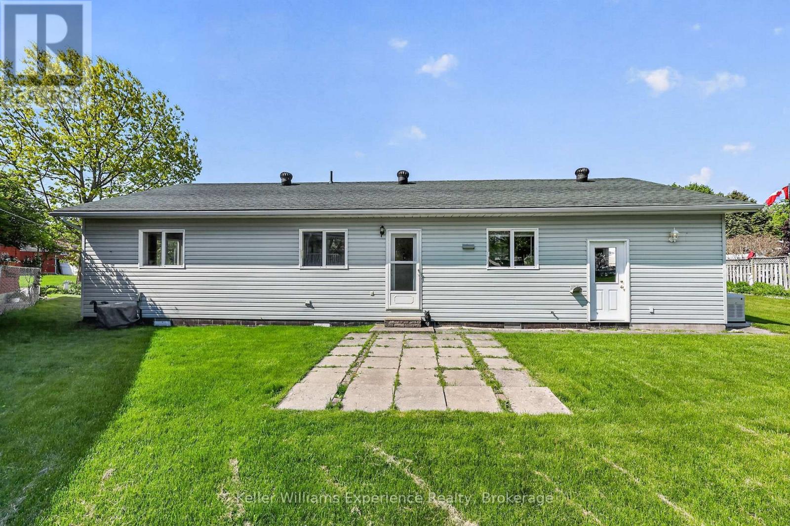 5 Bridle Road, Penetanguishene, Ontario  L9M 1J5 - Photo 18 - S13238062