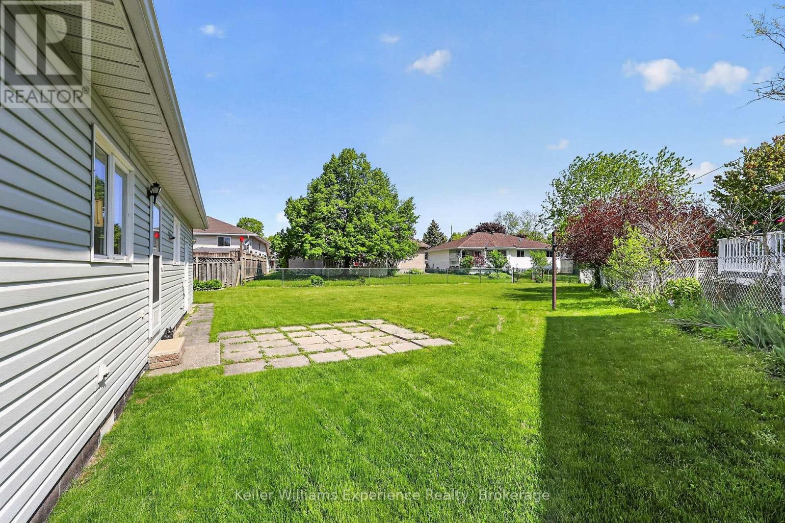 5 Bridle Road, Penetanguishene, Ontario  L9M 1J5 - Photo 19 - S13238062