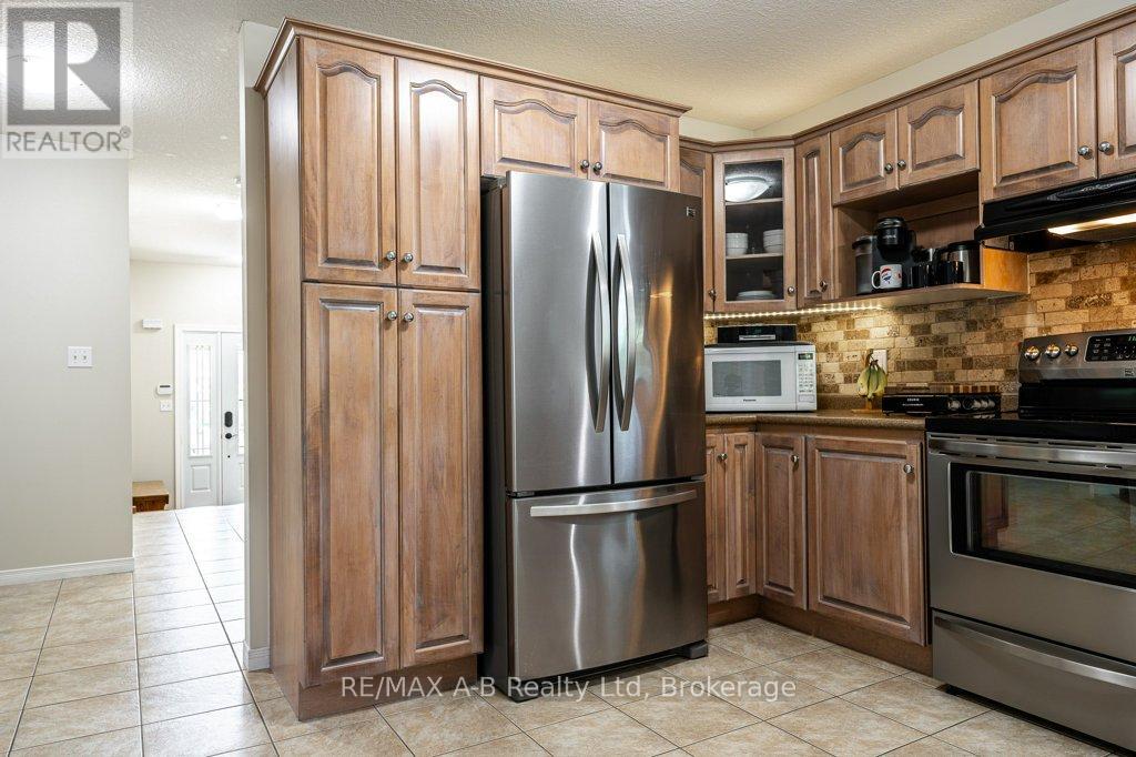 310 Wettlaufer Street, East Zorra-Tavistock, Ontario  N0B 2R0 - Photo 10 - X13238808