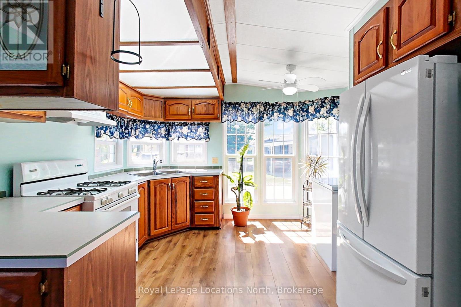 55 Topaz Street, Wasaga Beach, Ontario  L9Z 1X7 - Photo 10 - S13239498