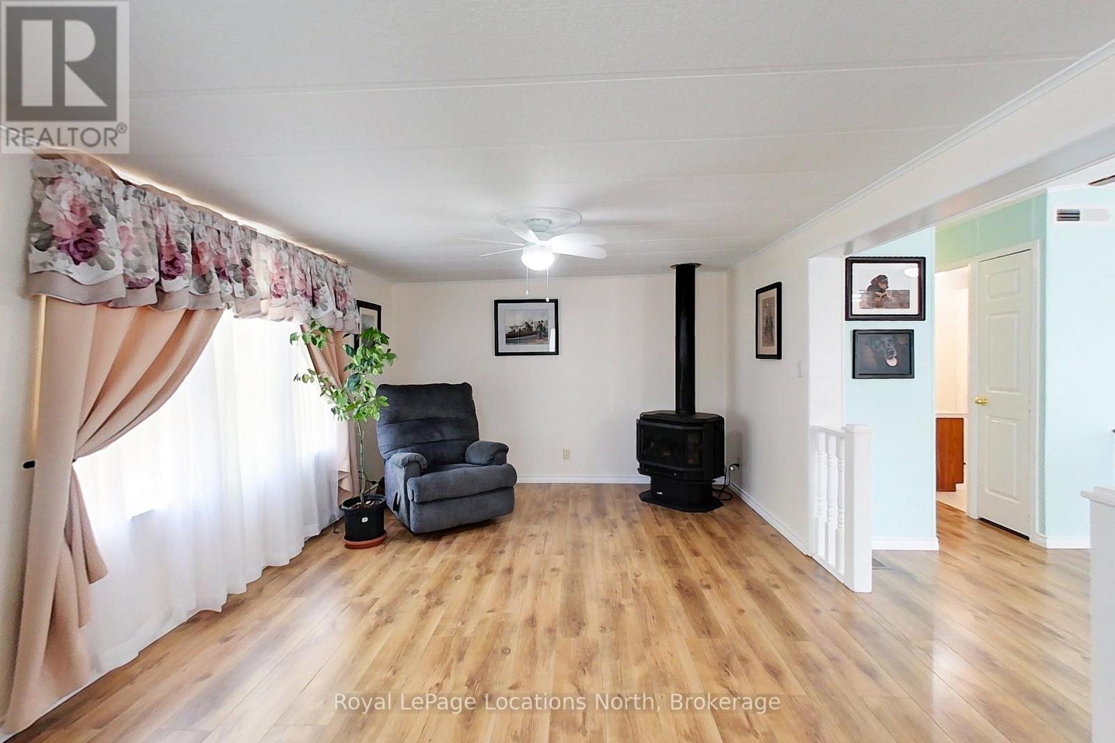 55 Topaz Street, Wasaga Beach, Ontario  L9Z 1X7 - Photo 8 - S13239498