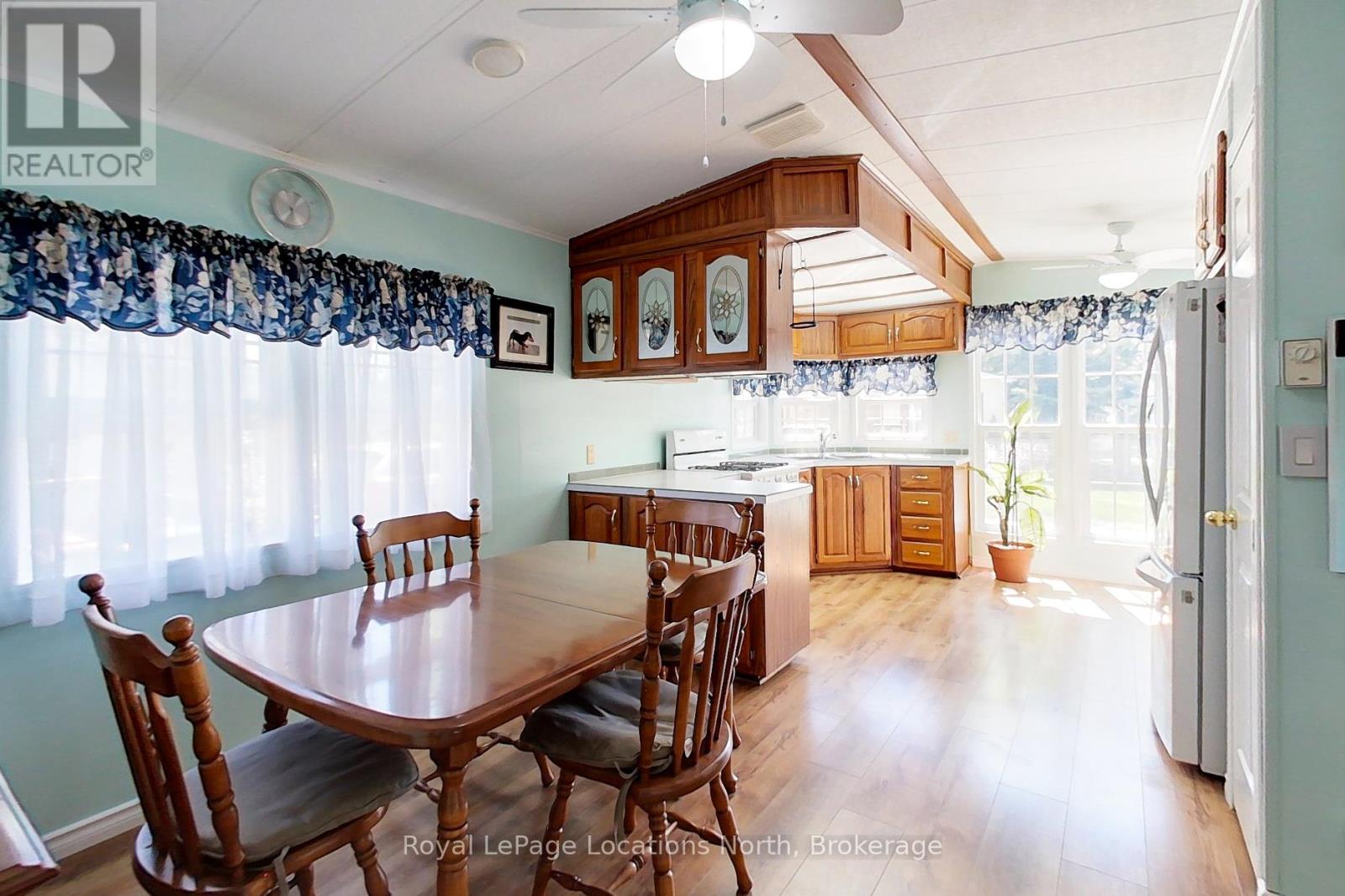 55 Topaz Street, Wasaga Beach, Ontario  L9Z 1X7 - Photo 9 - S13239498