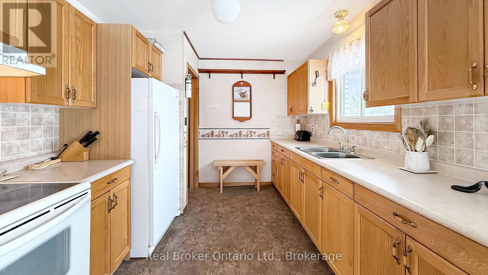 815 Albert Street E, West Grey, Ontario  N0G 1C0 - Photo 4 - X13239520