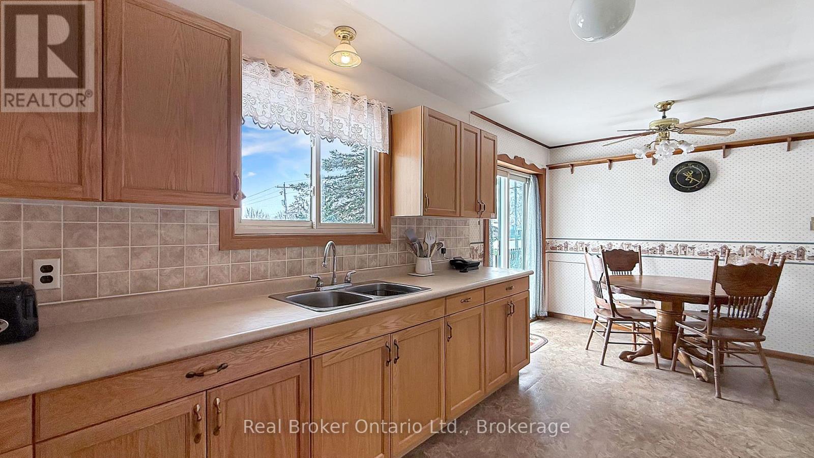 815 Albert Street E, West Grey, Ontario  N0G 1C0 - Photo 5 - X13239520