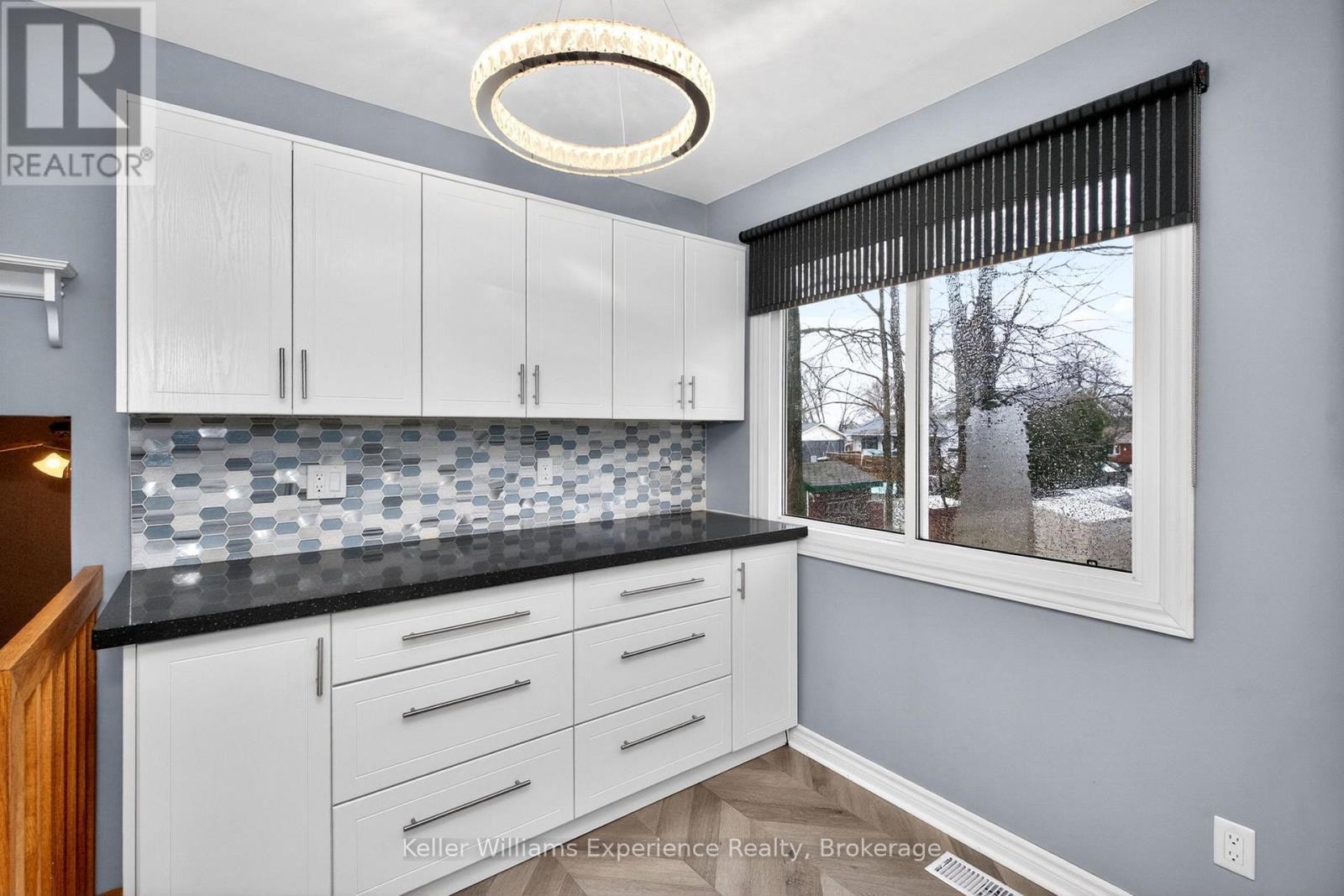 19 Viel Street, Penetanguishene, Ontario  L9M 1J1 - Photo 10 - S13239740